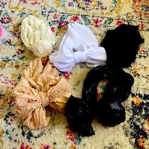 3 Oversized baby bows and 2 knots